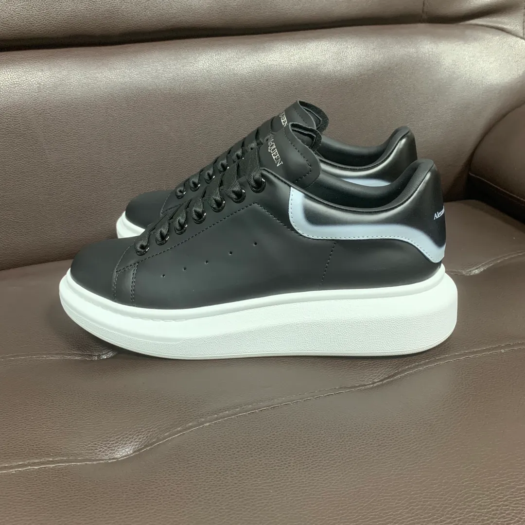 👟👟Ex-factory price 560👟👟 Professional McQueen factory. Top version. Couple style 👫 Alexander McQUEEN high version has been upgraded to the highest quality again✅ 💪McQueen Spring, Summer, Autumn and Winter top version Purchasing level✅ Recruiting national online and offline agents to join 🤝 🏆Fabric: Original materials imported from Italy. Texture, water-resistant and non-discoloring 🏆Inner lining: ️A-grade Italian imported lining resistant to dirt, sweat-absorbent, breathable and comfortable 🏆Foot pads: top-grade imported Italian super-soft cowhide leather 🏆Outsole: PU+counter 1:1 🏆Shoe box: original white box. Plus white flip cover for double-layer protection. Cloth bag. Handbag. Certificate of 1:1 mold opening, 4-piece set. Delivered with a pair of shoelaces. 🖕🏿🖕🏿🖕🏿You can choose any pair of shoelaces in any color of our factory 🏆Code number: women’s 34-41. men’s 38-46 🏆Special remarks (women’s size 34.40.41, men’s size 38.45.46 is customized, no returns or exchanges) Win-win cooperation🤝